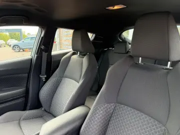 TOYOTA C-HR Hybrid Flow