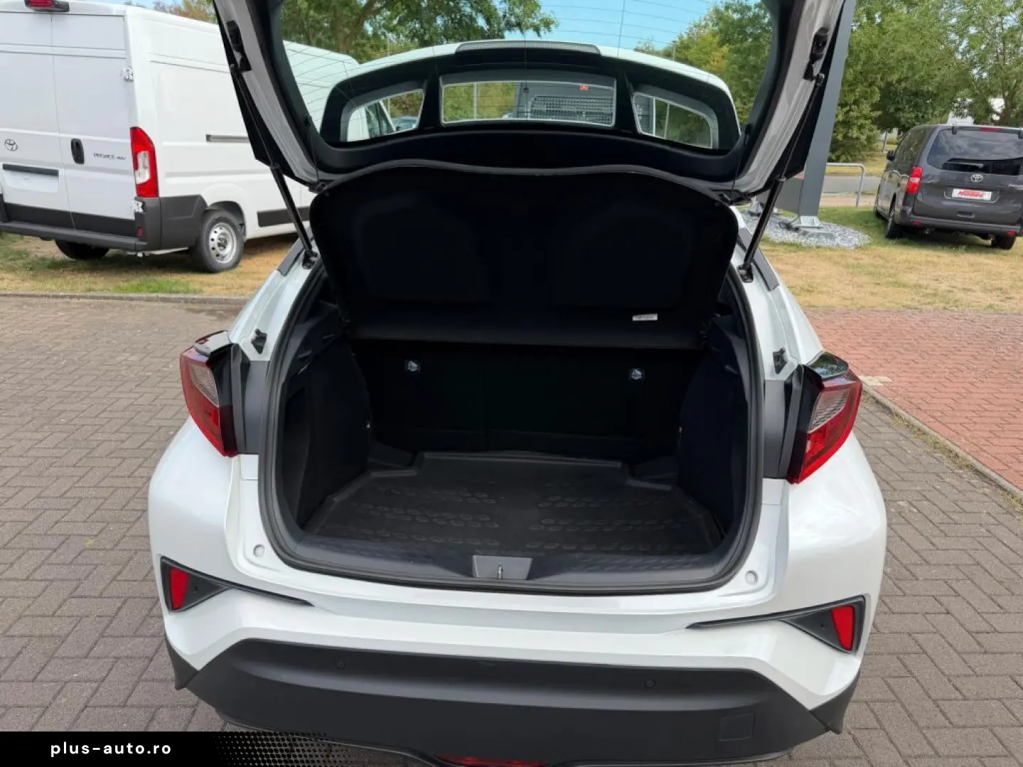 TOYOTA C-HR Hybrid Flow