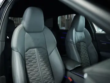 AUDI RS6 Avant q. 2.H 22  S-AGA  Dynamik  B&O  MwSt