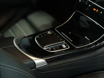 MERCEDES-BENZ GLC 400 d 4M AMG Line  1.H  Digital  A…