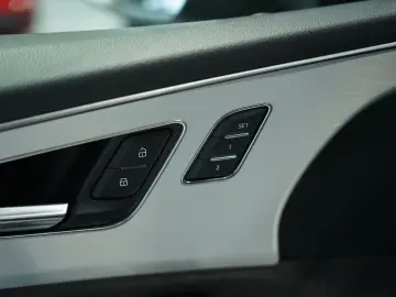 AUDI Q8 50 TDI q. S line  1.H  22  Virtual Pano B&O