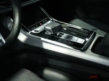 AUDI Q8 50 TDI q. S line  1.H  22  Virtual Pano B&O