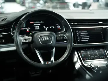 AUDI Q8 50 TDI q. S line  1.H  22  Virtual Pano B&O