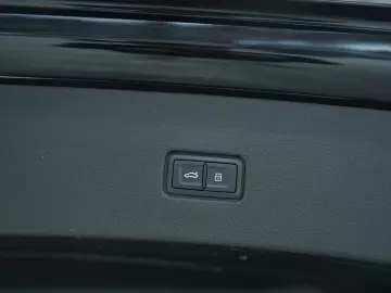 AUDI Q8 50 TDI q. S line  1.H  22  Virtual Pano B&O