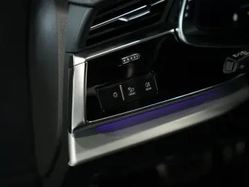 AUDI Q8 50 TDI q. S line  2.H  23  B&O Pano Virtual