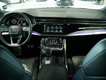 AUDI Q8 50 TDI q. S line  2.H  23  B&O Pano Virtual