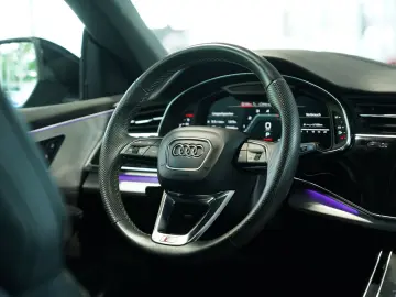 AUDI Q8 50 TDI q. S line  2.H  23  B&O Pano Virtual