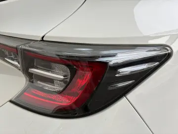 TOYOTA Corolla 1.8 Comfort Kamera LED Navi ACC LM SpurH