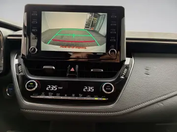 TOYOTA Corolla 1.8 Comfort Kamera LED Navi ACC LM SpurH