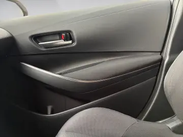 TOYOTA Corolla 1.8 Comfort Kamera LED Navi ACC LM SpurH
