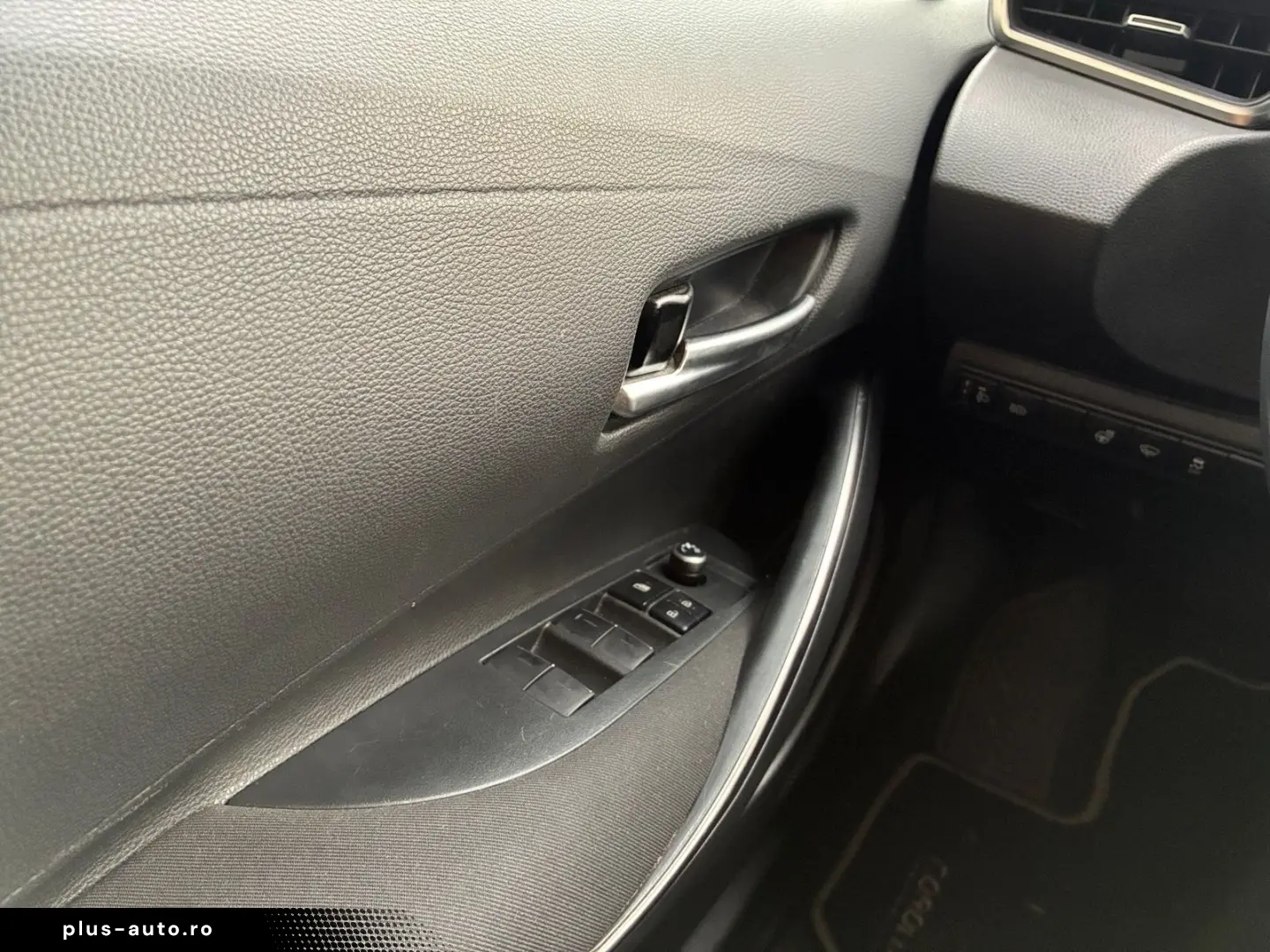 TOYOTA Corolla 1.8 Comfort Kamera LED Navi ACC LM SpurH
