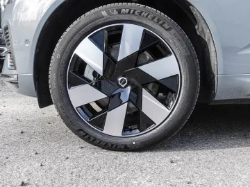 VOLVO XC60 Plus Bright Recharge Plug-In Hybrid AWD T8