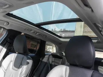VOLVO XC60 Plus Bright Recharge Plug-In Hybrid AWD T8