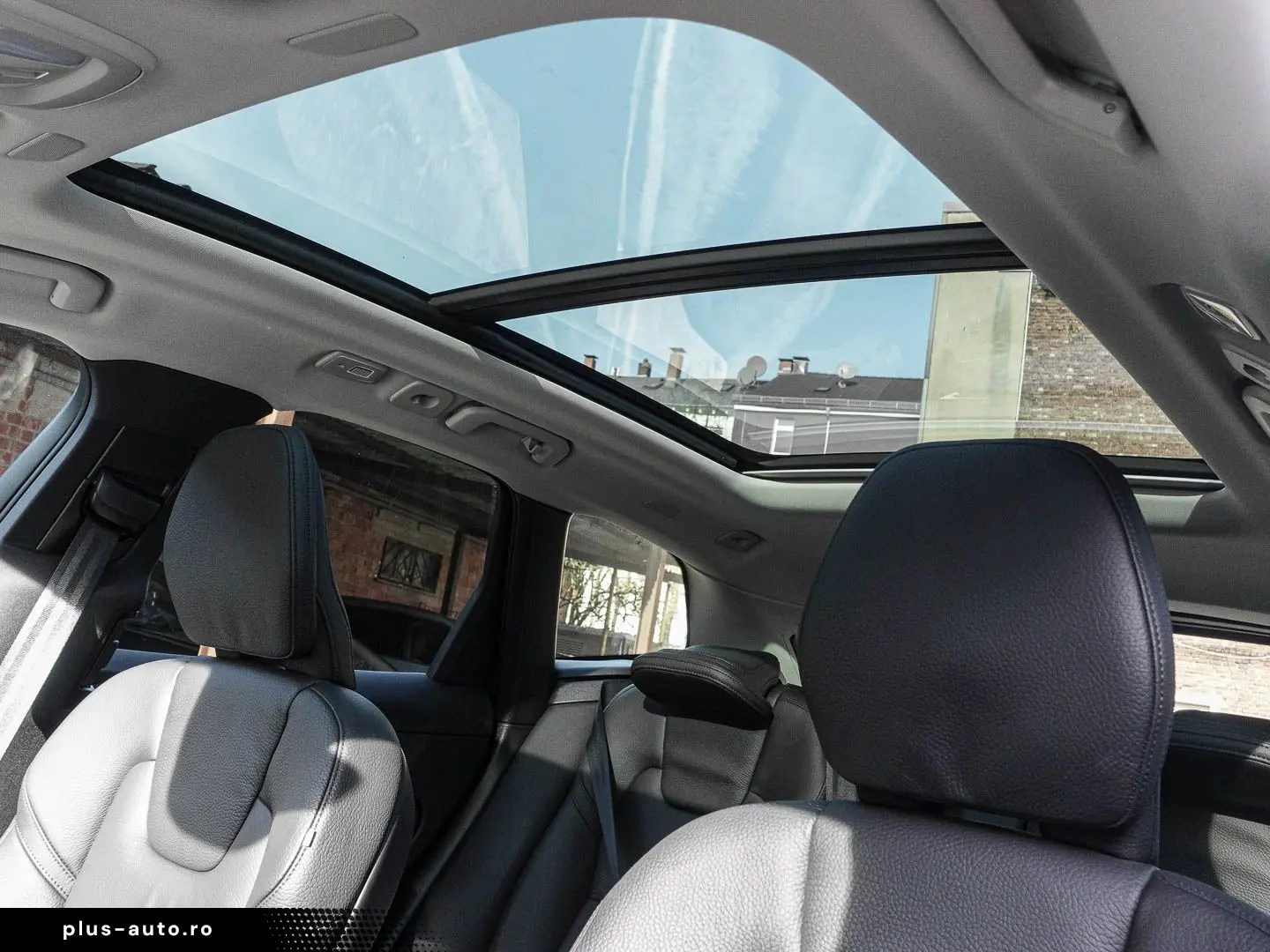 VOLVO XC60 Plus Bright Recharge Plug-In Hybrid AWD T8