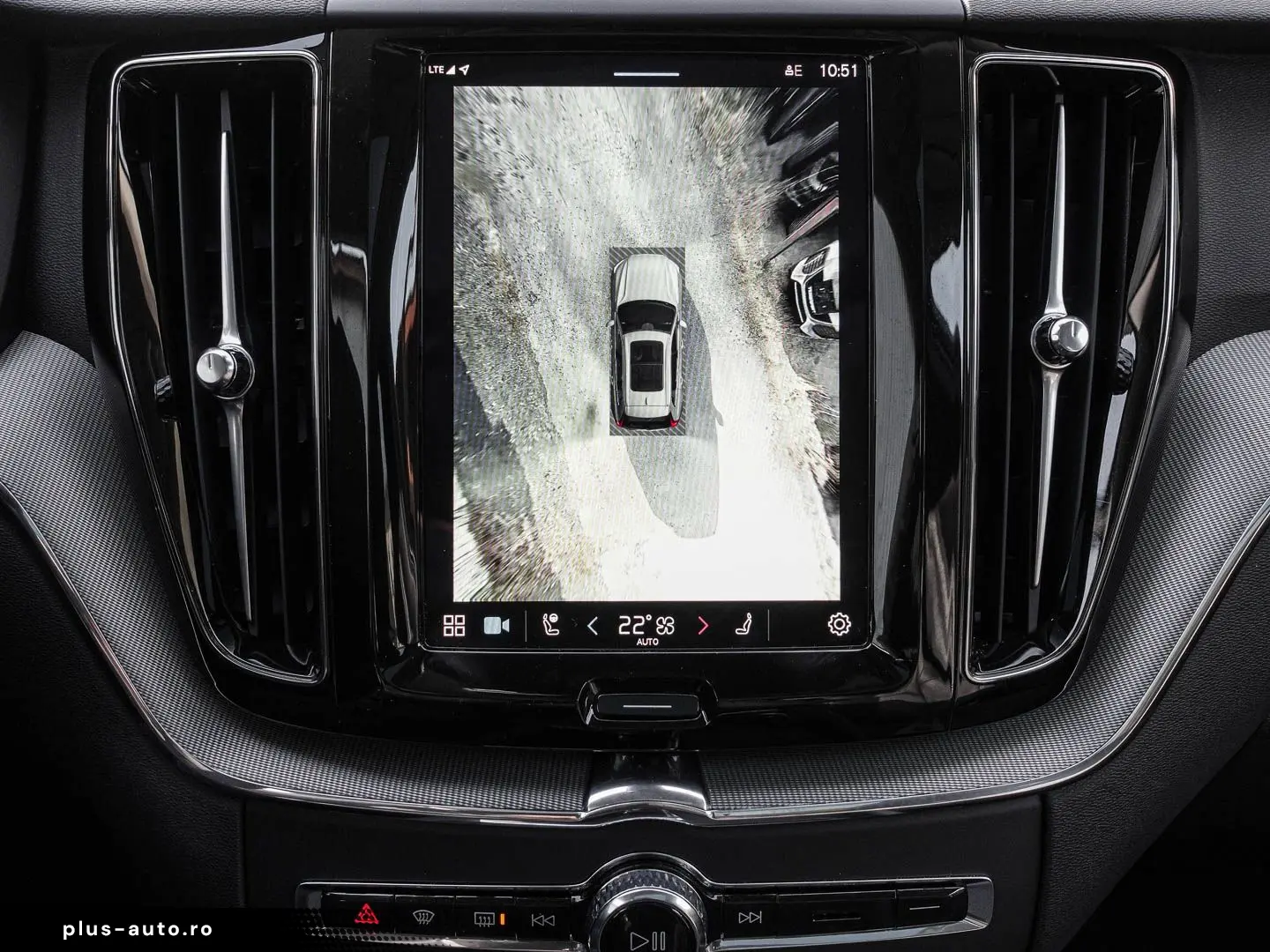 VOLVO XC60 Plus Bright Recharge Plug-In Hybrid AWD T8