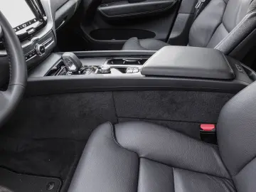 VOLVO XC60 Plus Bright Recharge Plug-In Hybrid AWD T8