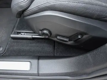 VOLVO XC60 Plus Bright Recharge Plug-In Hybrid AWD T8