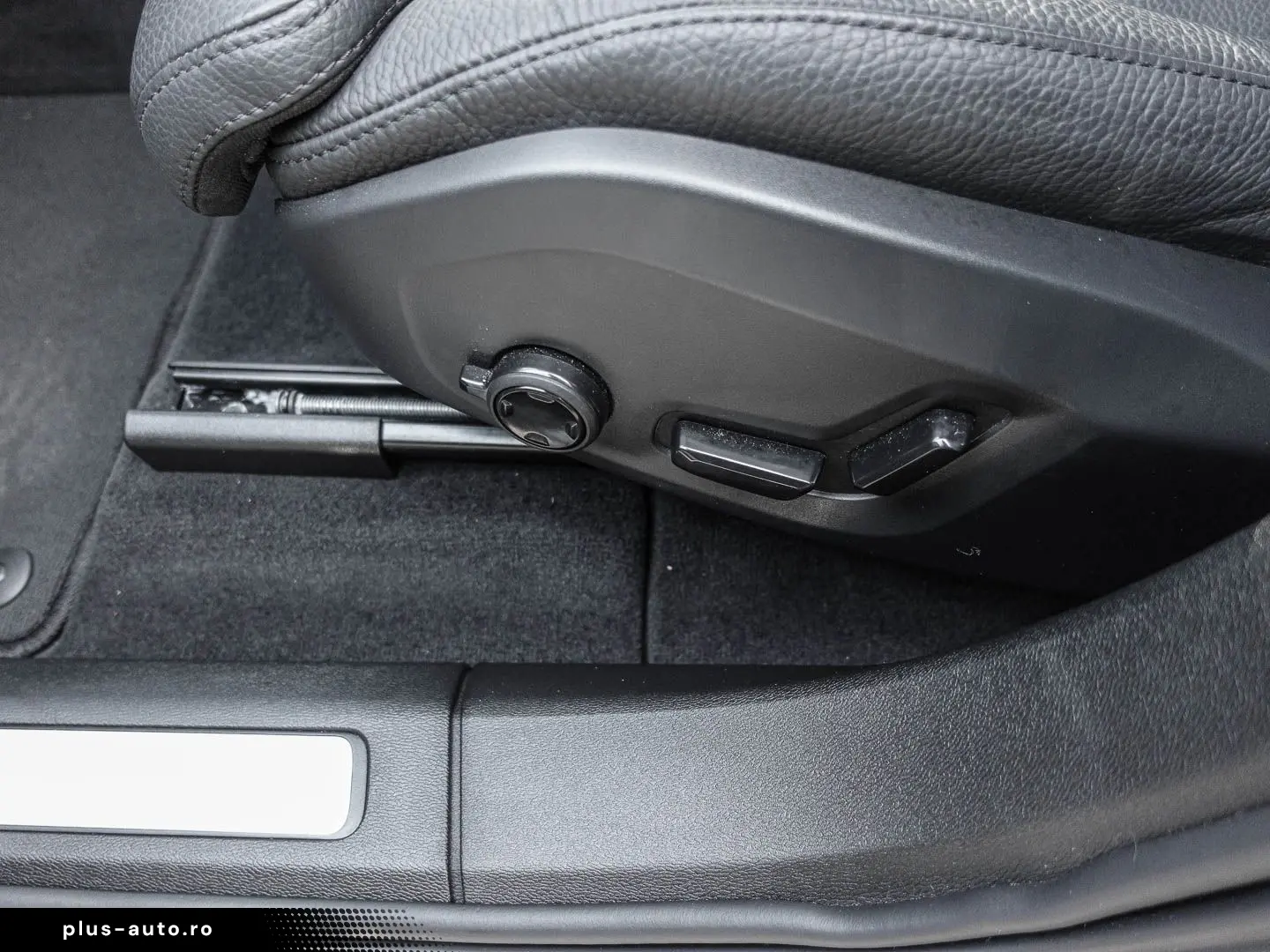 VOLVO XC60 Plus Bright Recharge Plug-In Hybrid AWD T8