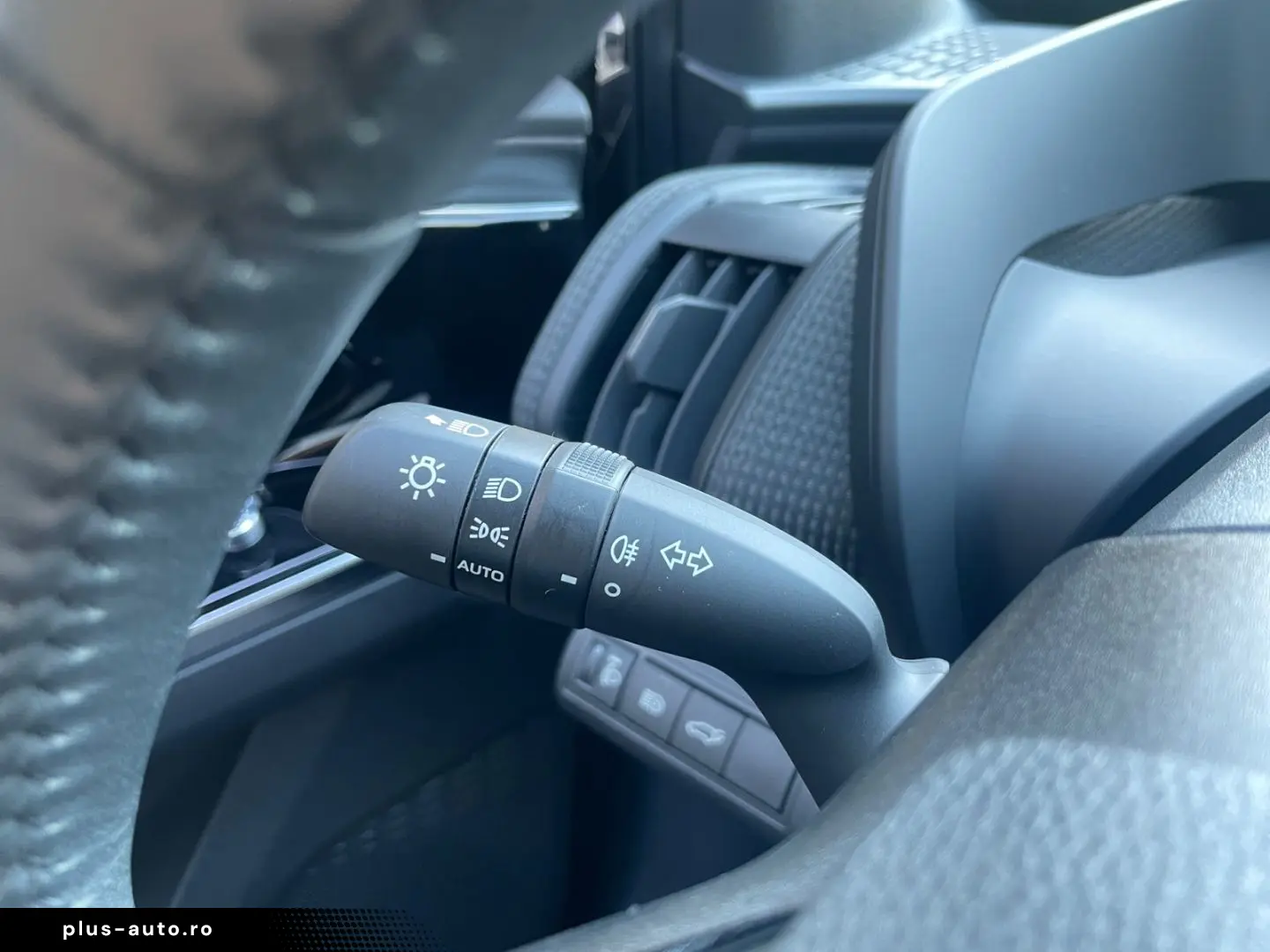TOYOTA bZ4X 2023 — imagine 23
