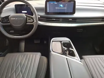 MAXUS MIFA 9 Luxury 7-Sitzer LED Navi elektr. Heckklap