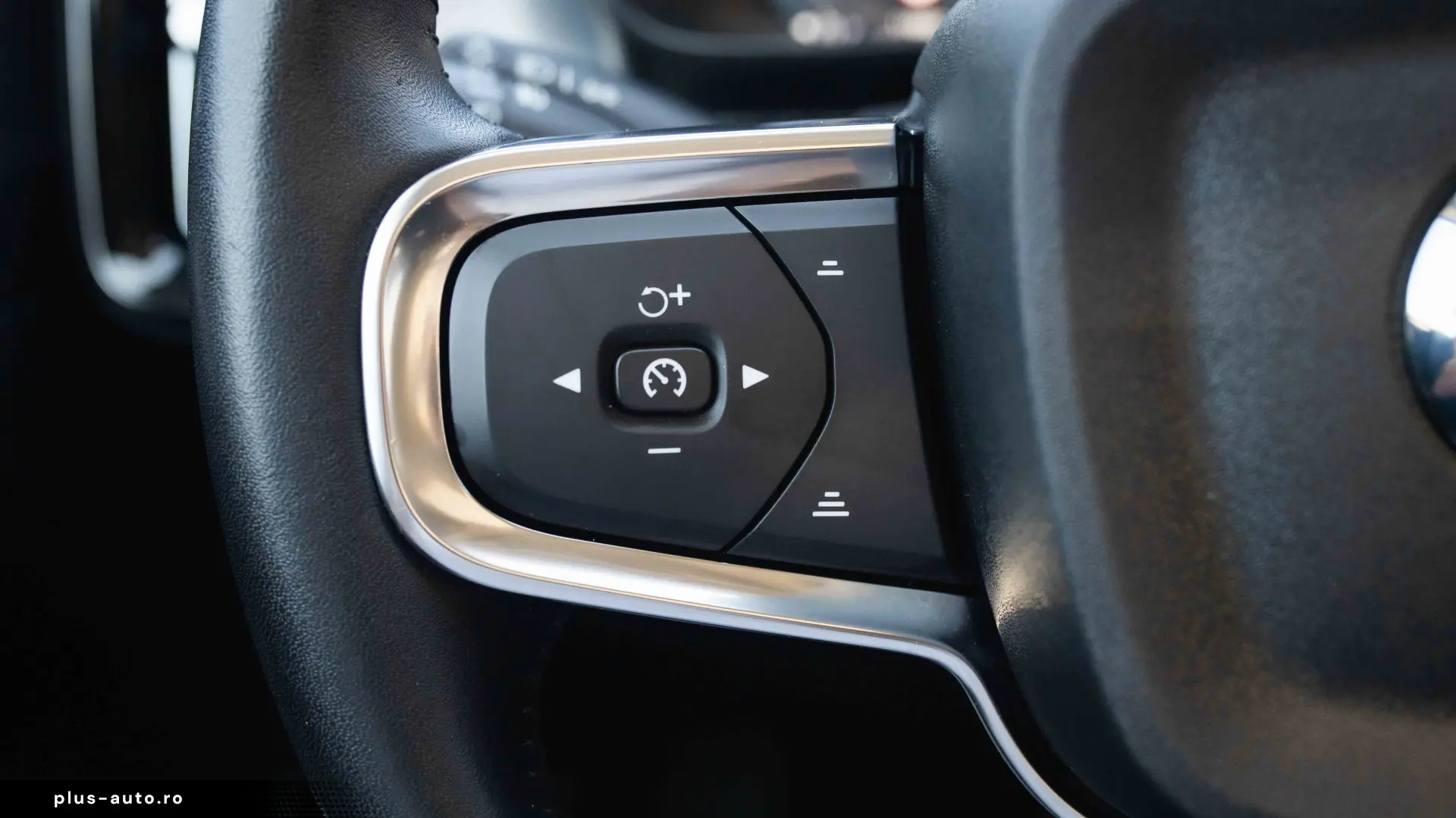 Volvo XC 40 T4 Recharge DKG Inscription Expression