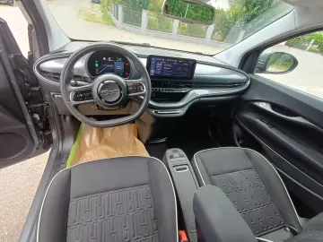 FIAT 500e Comfort Style SHZ PDC RFK Lane
