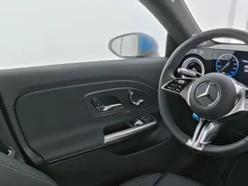 Mercedes-Benz CLA 200_Premium_360