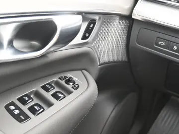 Volvo XC90 T8 AWD - Ultra Black Edition - PHEV - 7 Locuri