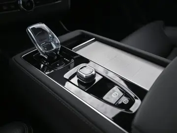 Volvo XC90 T8 AWD - Ultra Black Edition - PHEV - 7 Locuri