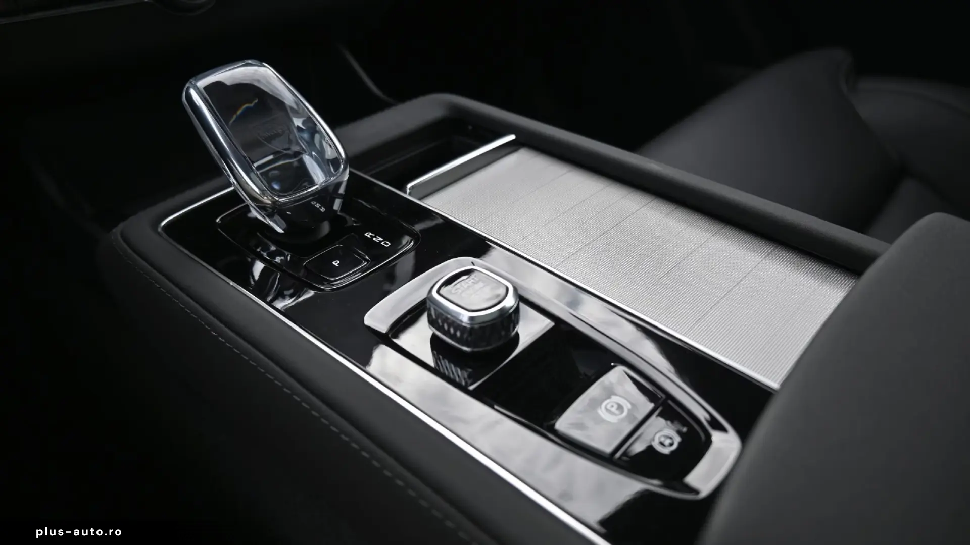 Volvo XC90 T8 AWD - Ultra Black Edition - PHEV - 7 Locuri