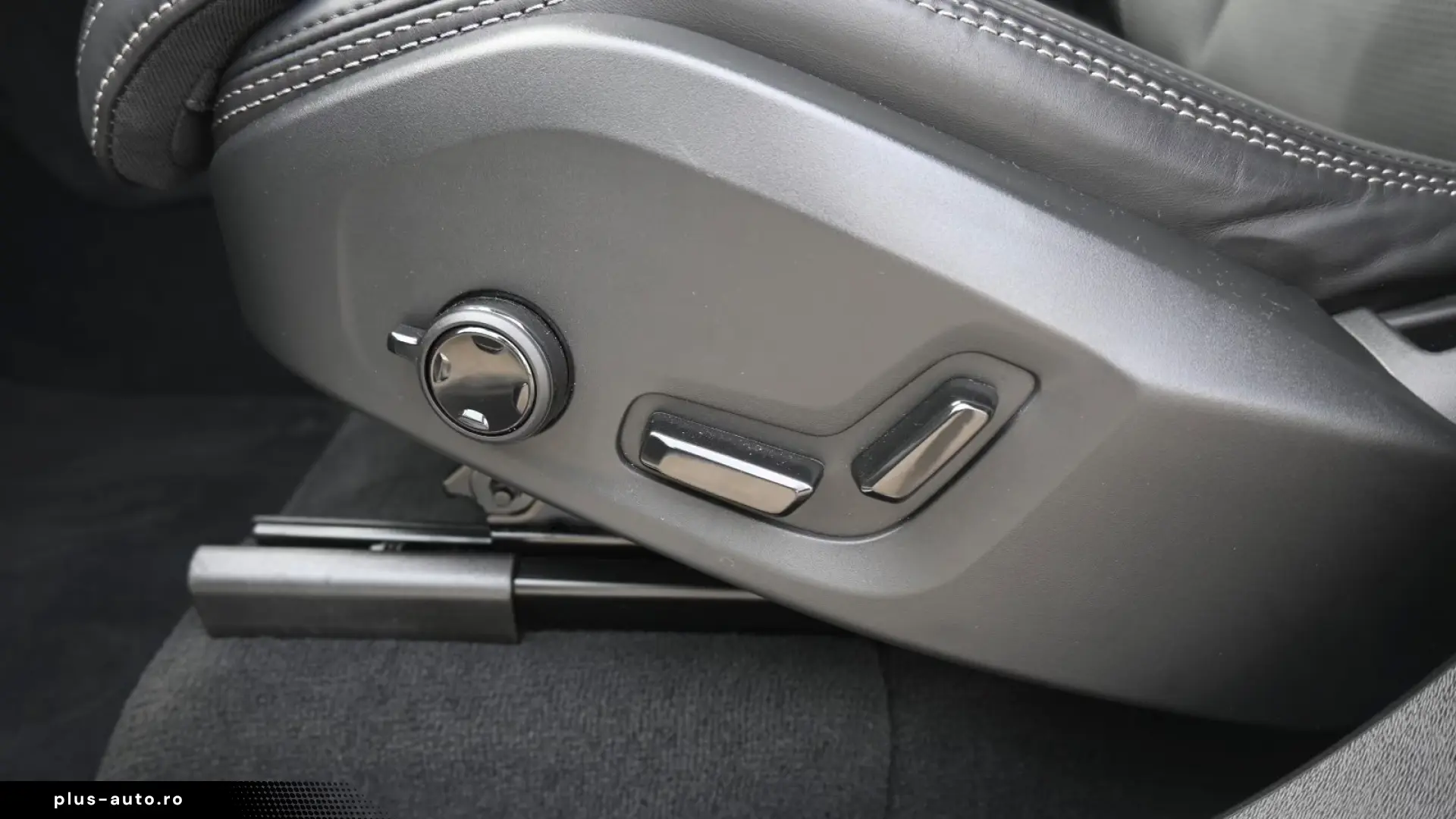 Volvo XC90 T8 AWD - Ultra Black Edition - PHEV - 7 Locuri