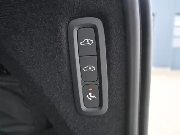 Volvo XC90 T8 AWD - Ultra Black Edition - PHEV - 7 Locuri