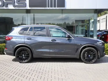 BMW X5 xDrive45e PHEV   CAMERA   AHK   ADAPTIVE LED