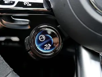 MERCEDES-BENZ C 63 AMG S E PERFORMANCE Night Panorama 360
