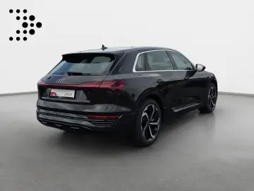 AUDI Q8 e-tron Advanced 50 qu Navi LED Alu AHK Virtua