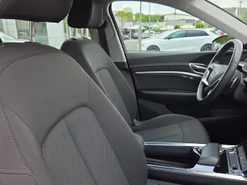 AUDI Q8 e-tron Advanced 50 qu Navi LED Alu AHK Virtua