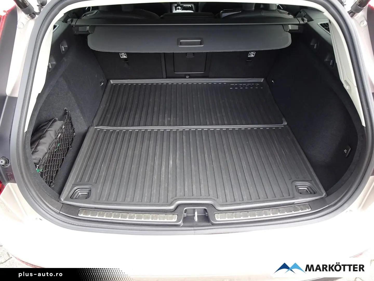 VOLVO V60 T6 Plus Dark ACC CAM BLIS 4xSHZ LHZ