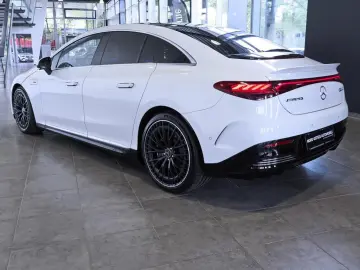 MERCEDES-BENZ EQE 43 AMG 4M HUD PANO DISTRO 360  KAM…