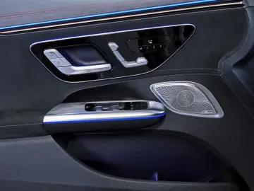MERCEDES-BENZ EQE 43 AMG 4M HUD PANO DISTRO 360  KAM…