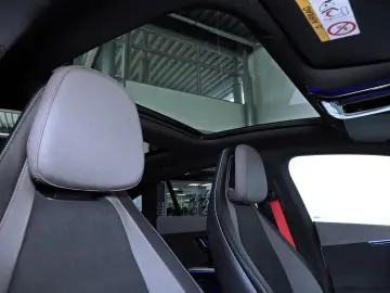MERCEDES-BENZ EQE 43 AMG 4M HUD PANO DISTRO 360  KAM…