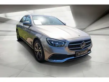MERCEDES-BENZ E 200 4M Avantgarde Distr. Pano. 360  LED MBUX