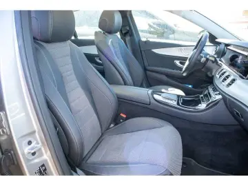 MERCEDES-BENZ E 200 4M Avantgarde Distr. Pano. 360  LED MBUX