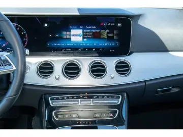MERCEDES-BENZ E 200 4M Avantgarde Distr. Pano. 360  LED MBUX
