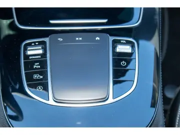 MERCEDES-BENZ E 200 4M Avantgarde Distr. Pano. 360  LED MBUX