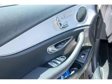 MERCEDES-BENZ E 200 4M Avantgarde Distr. Pano. 360  LED MBUX