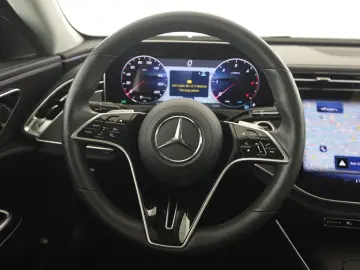 MERCEDES-BENZ E 220 d 4M Avantgarde Pano Digital Light