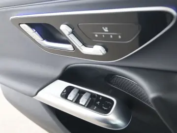 MERCEDES-BENZ E 220 d 4M Avantgarde Pano Digital Light