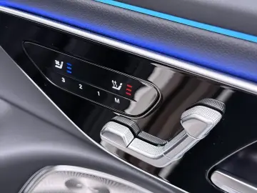 MERCEDES-BENZ E 300 e 4MATIC Exclusive Line   Panorama