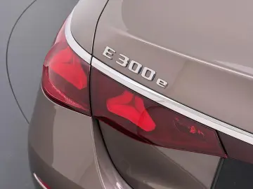 MERCEDES-BENZ E 300 e 4MATIC Exclusive Line   Panorama