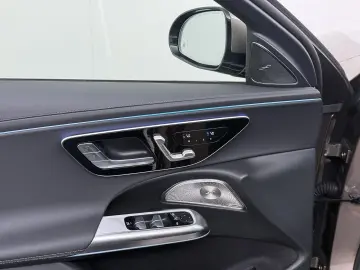 MERCEDES-BENZ E 300 e 4MATIC Exclusive Line   Panorama